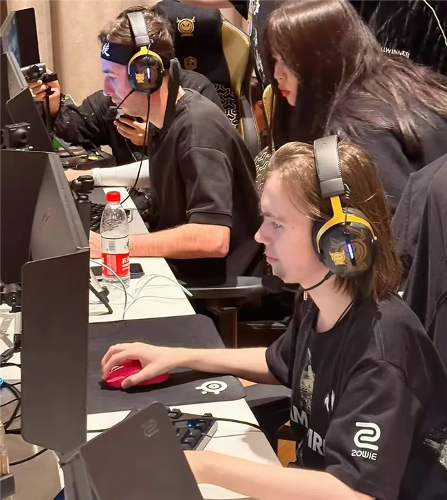 电竞比分网：英雄联盟S10 A组战，SN仰卧起坐头名晋级！