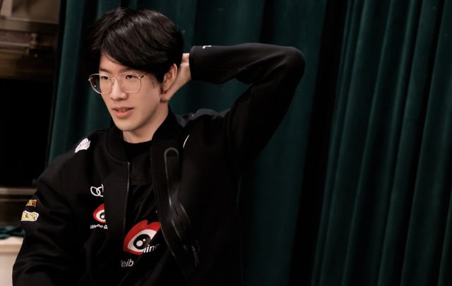 资讯队友全部牺牲 主播被迫与敌人组队，结果反水？