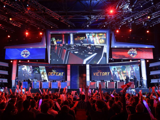 成功突围，LNG拿下四连胜挺进S赛小组赛